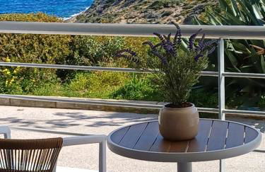 Rafina's PARADISE VIEW!!Walking access to the Port!!! Amazing Seaview!!!Steps from the Beach, 2 min walk!!WIFI 300Mbps! The Lux Seaside Retreat! - Foto 24