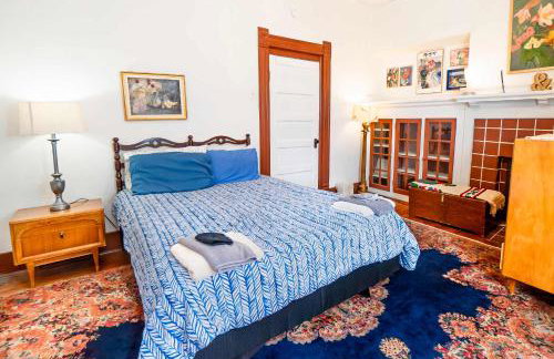 Step Back in Time Charming Victorian with Modern Amenities - Foto 13