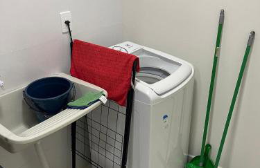 Imóvel climatizado, localizado em um prédio novo e equipado com tudo o que você precisa para uma experiência de hospedagem incrível na cidade de Toledo. - Photo 18