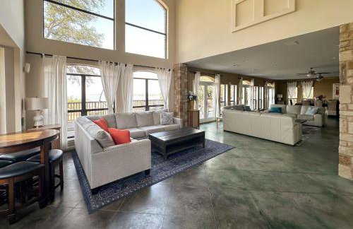 Luxurious Lakefront Estate: Spectacular Views, Expansive Grounds and Private Jetty - Foto 8