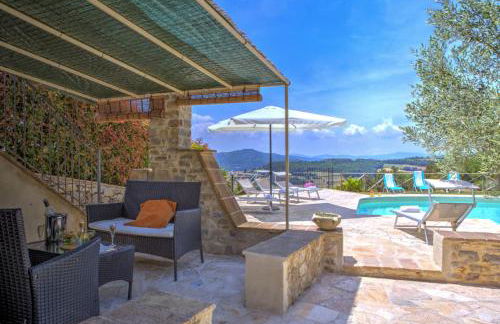 Villa San Lorenzo - Hilltop Villa With Private Pool, Jacuzzi & AirCO - Photo 17