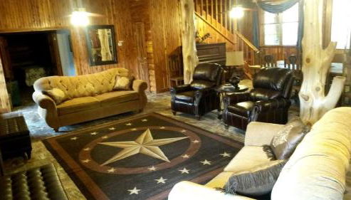 Secluded Lodge with a Private Pond and a Hot Tub near Bastrop, Texas - Foto 2