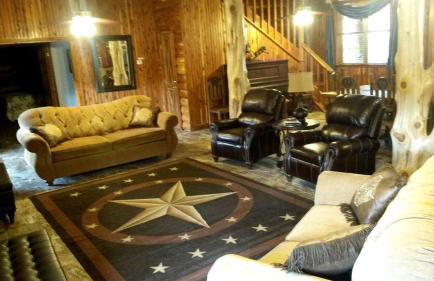 Secluded Lodge with a Private Pond and a Hot Tub near Bastrop, Texas - Foto 2