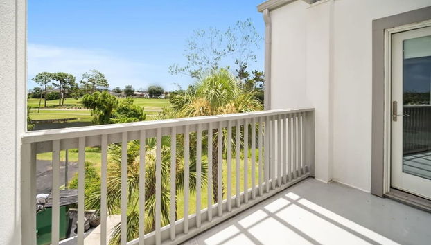 Beautiful PCB Condo w/ Pvt Balcony & Shared Pool - Foto 4, Habitación