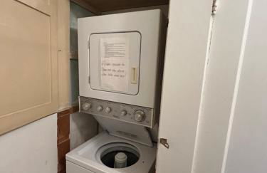 Charming 1920s Retreat Modern Kitchen 5 minutes to Dining and Med District - Foto 42