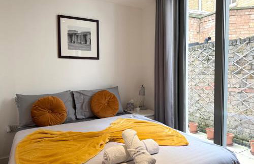 Central Brick Lane 2 Bedroom Flat - Private Patio - Foto 28