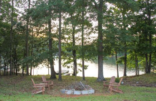 Lakefront Home with Private Boat Dock on Lake Lanier - Photo 34