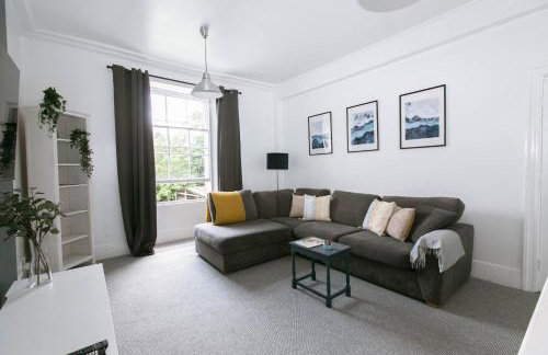 Spacious Apartment, Free Parking, Central Location Near To Uni, Hospital, Town - Foto 2