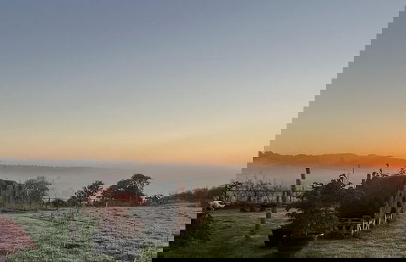 Luxury Shepherd's Hut Style Cabin With Views - Photo 26