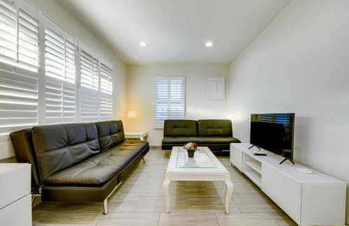 Stylish Modern Home, AC, Parking & Near FWYs - Foto 2