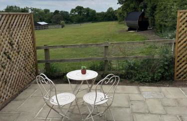 Luxury Spa Cabin with Outdoor Bath, Sauna & Fireplace - Foto 13