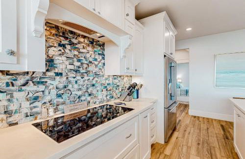 Stunning Beachfront Cargo Lift Sleeps 14 - Foto 1