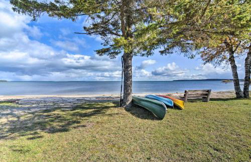 Lovely Lake Huron Getaway Beach Access and Kayaks! - Foto 1