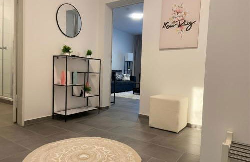 Spacious Apartment with Balcony - nearby Schlosspark - APOLONIAliving - Foto 41