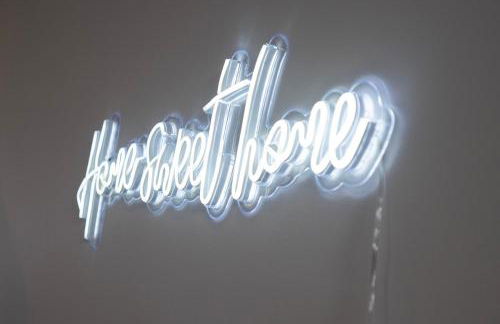 Modern 1BR Apt - Sleeps 4 - Parking - Balcony - Foto 15