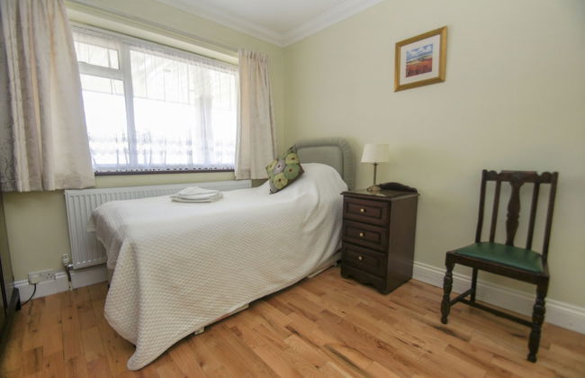 Dean Court Bungalow Parking by Brighton Holiday Lets - Photo 6