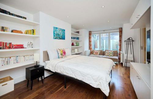 The Clapham Crib - Spacious 4BDR House with Patio - Photo 46