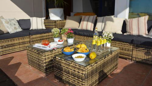 Villa Med A 2 kilometros andando de la playa, del puerto de Aguadoç y a 4 del centro de Sitges Muy Soleada todo el dia Capacidad superior a 16 personas NO REQUIERE COCHE - Foto 3