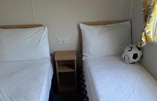 3 Bed Cabin - Sleeps 6 - Wifi Free Parking Pets - Foto 8