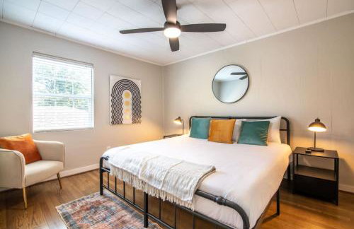 Family Retreat in Birmingham, 7BR 4BA - Photo 7