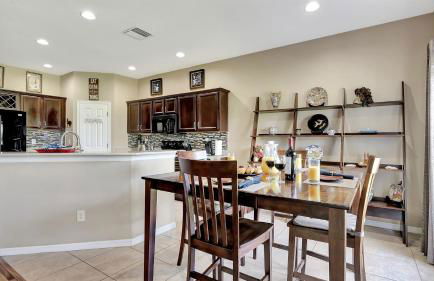 Valrico's Hidden Gem A Stunning 3-Bedroom Oasis Awaits! - Foto 3