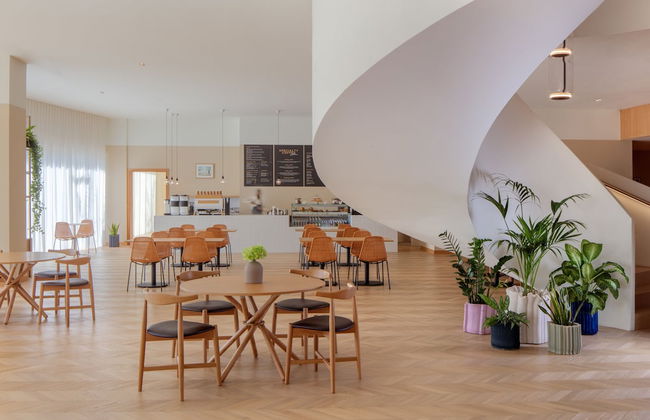 Staybridge Suites Dubai Internet City by IHG - Photo 42