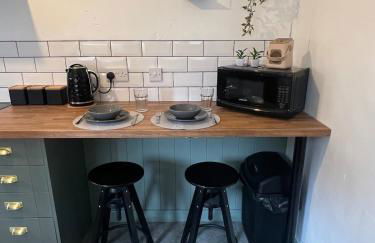 1 Bed Apartment Marple with Work Space - Foto 29