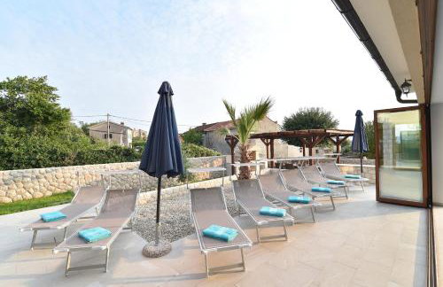 Villa Muskatel KRK -with heated covered pool - Photo 36