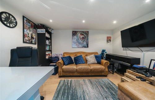 Stylish 4BR with Summerhouse - Foto 9