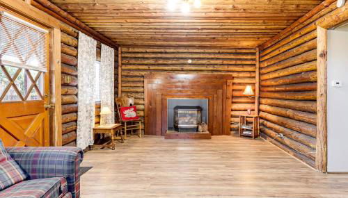 Watefront Getaway with Mtn Views and Dock in Clearlake - Foto 5