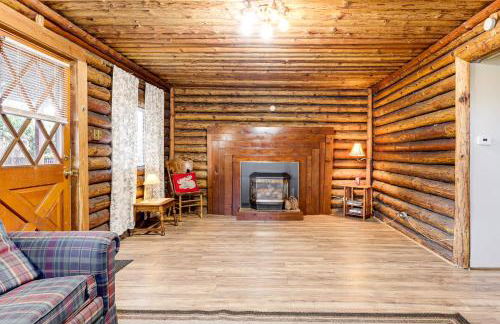 Watefront Getaway with Mtn Views and Dock in Clearlake - Foto 5