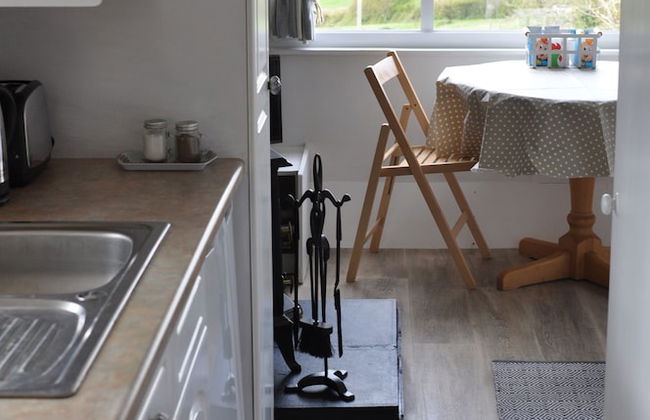 Cosy Rural Lodge at Goldhill Glamping - Sleeps 4 - Foto 7