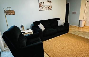 Cozy Home Walking Distance from Beach with Private Patio - Foto 11