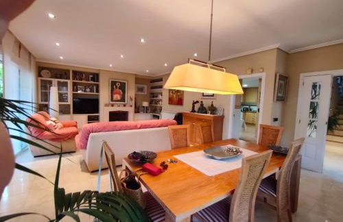 Precioso chalet 4 habitaciones con Piscina comunitaria - Photo 25