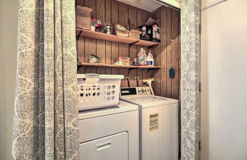 Pinecrest Retreat with Fireplace! - Photo 24