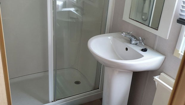 Seaside Serenity Cabin Retreat - Foto 5, Baño