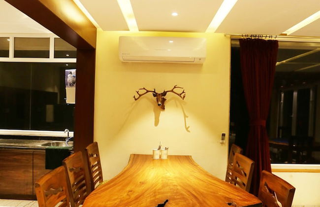 Royal Oakwood Villa by Shiloh Stay - Photo 21