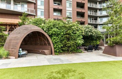 Posh 2BR Retreat Gym, Prkng and Scenic Rooftop - Photo 68