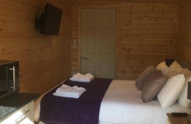 Romantic Getaway Luxury Wooden Cabin With Private Hot Tub and BBQ - Foto 5