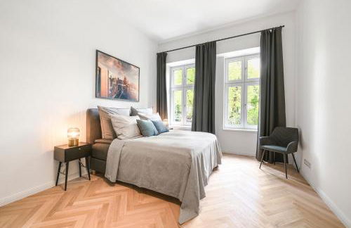 The Bornholmer, Spacious 100m2, Ideal for Groups & Families, 2BR, huge living room, 4 - 8 Guests - Foto 6