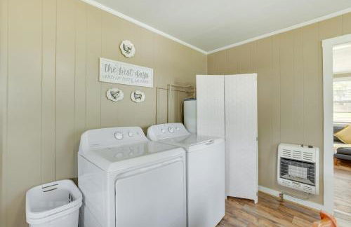 2 Mi to Lake Lineville Farmhouse with Fire Pit - Foto 21