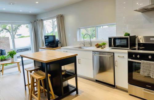 Stay in Style Hollywood Residences with Free Parking - Foto 39