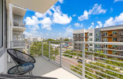 Chic 2BR Getaway Walk to Breweries and Art Walk - Photo 36