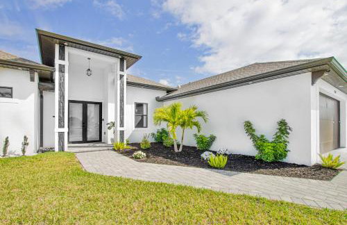 Luxurious Waterfront Home with Heated Pool and Jacuzzi - Foto 34