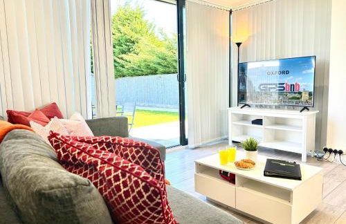 Evergreen Lodge - Two Bed Lux Flat - Parking, Garden, Patio, WIFI, Netflix - Close to Blenheim Palace & Oxford - F3 - Photo 9