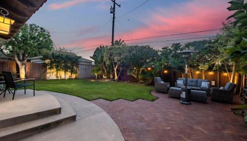 Luxury Retreat with Private Yard close to Beaches and FIFA Sleeps 10 - Foto 5, Garden, Garden view