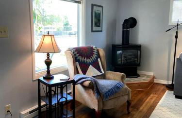 Charming Downtown Cottage with Porch & Backyard Retreat near Beaverhead River in Dillon, Montana - Foto 13