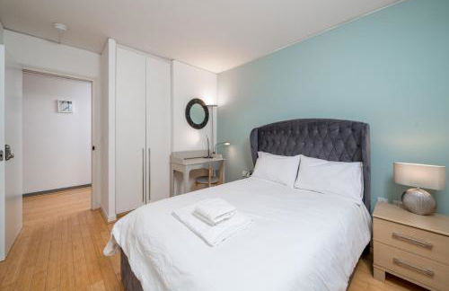 Lovely 3BD Flat, Parking, sleeps SIX close to O2 - Foto 14