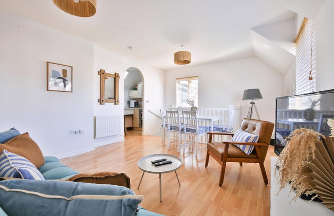 2 Bed House Near Beach with Free Parking - Foto 1