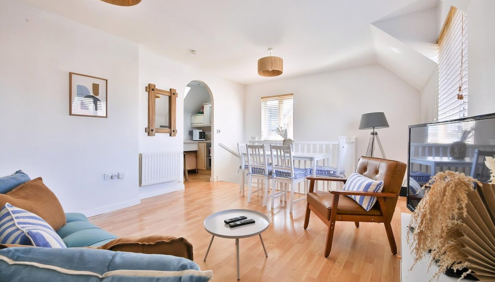 2 Bed House Near Beach with Free Parking - Foto 1, Immagine principale